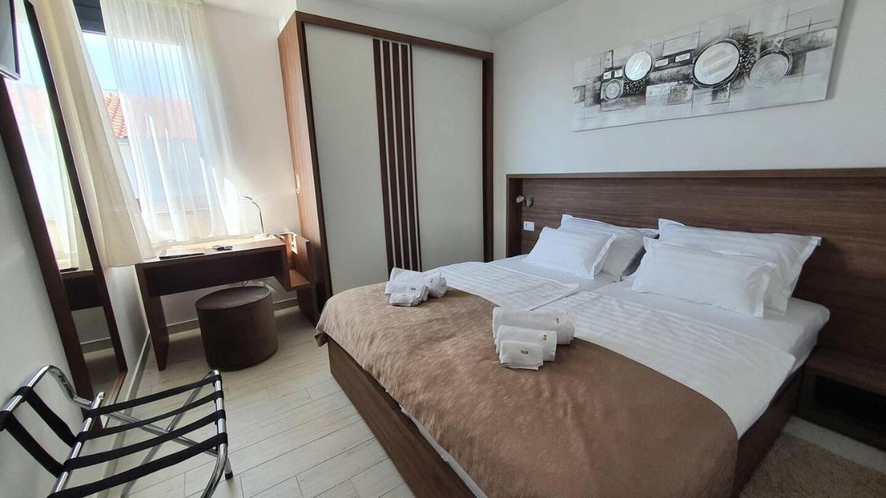 Family Friendly Apartments With A Swimming Pool Sveti Filip I Jakov, Biograd - 19325 Extérieur photo